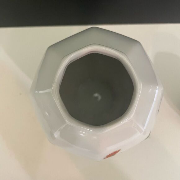 Japanese Porcelain Ginger Jar with Cranes and Flowers. Gold trim on Lid & Finial - Picture 5 of 8